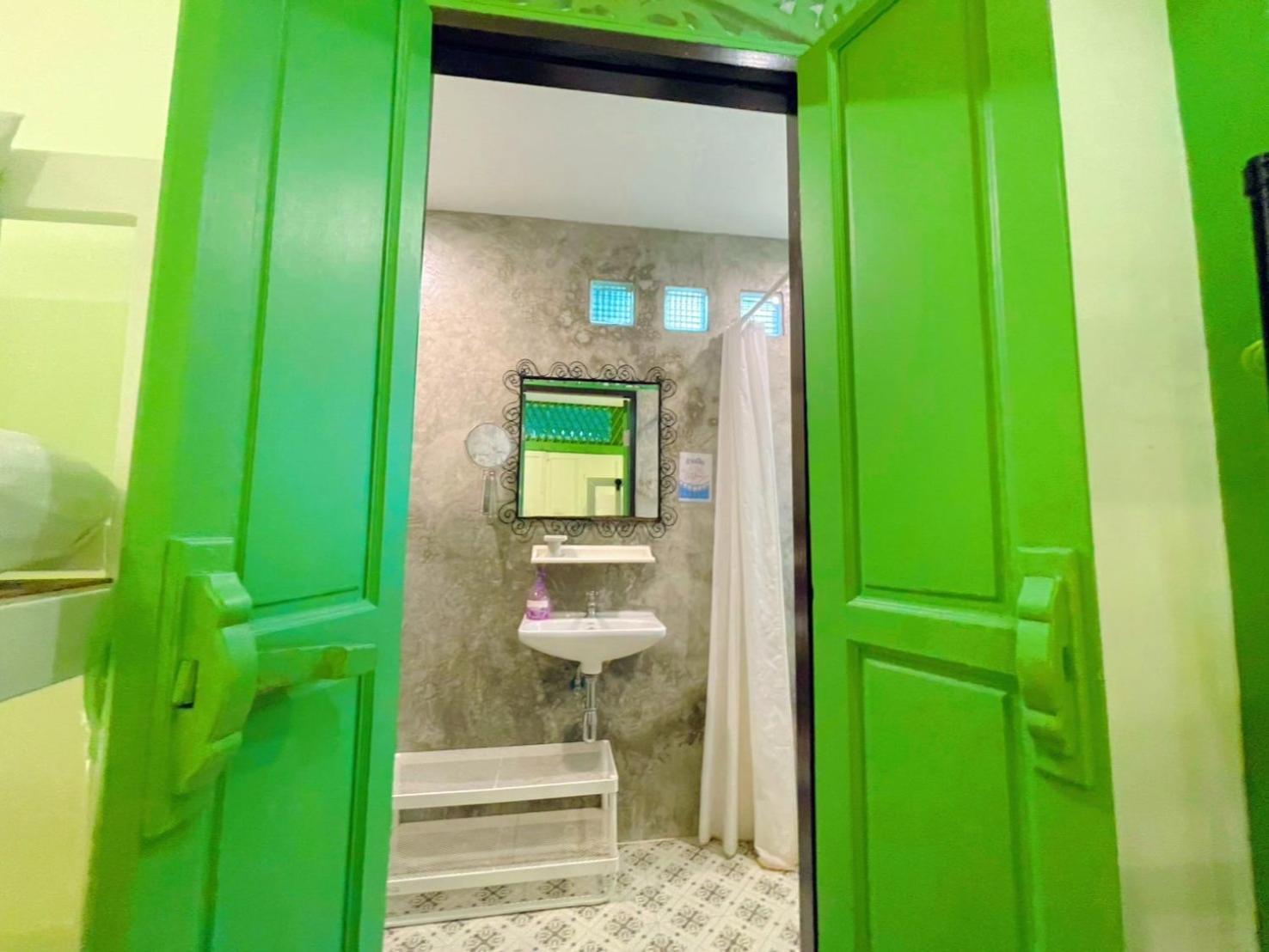 Green Teak House Bangkok Buitenkant foto