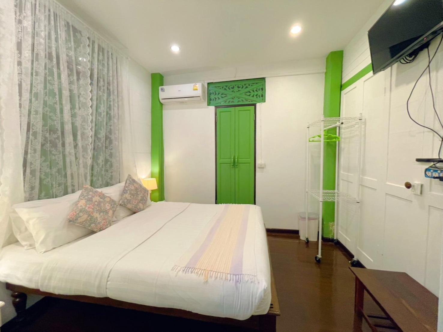 Green Teak House Bangkok Buitenkant foto