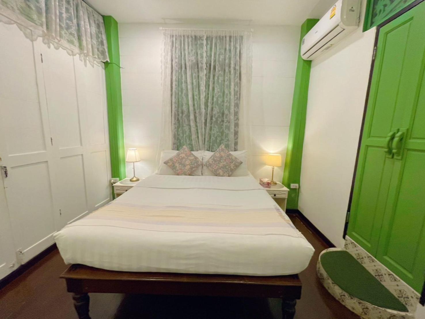 Green Teak House Bangkok Buitenkant foto