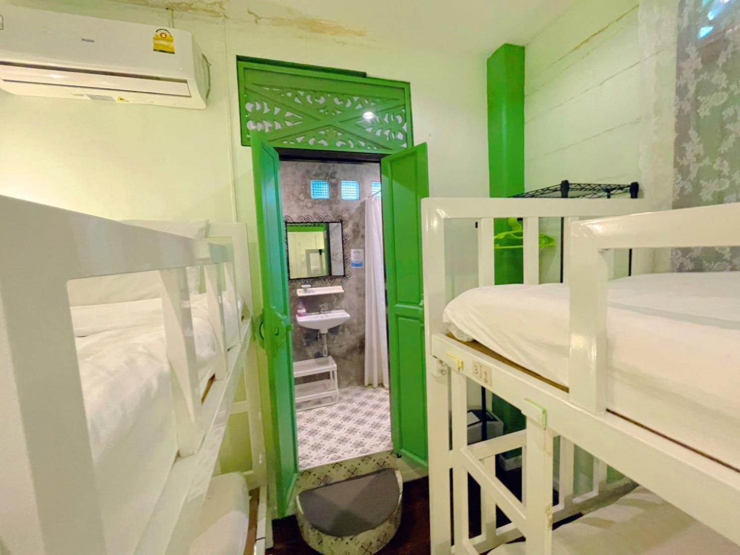 Green Teak House Bangkok Buitenkant foto