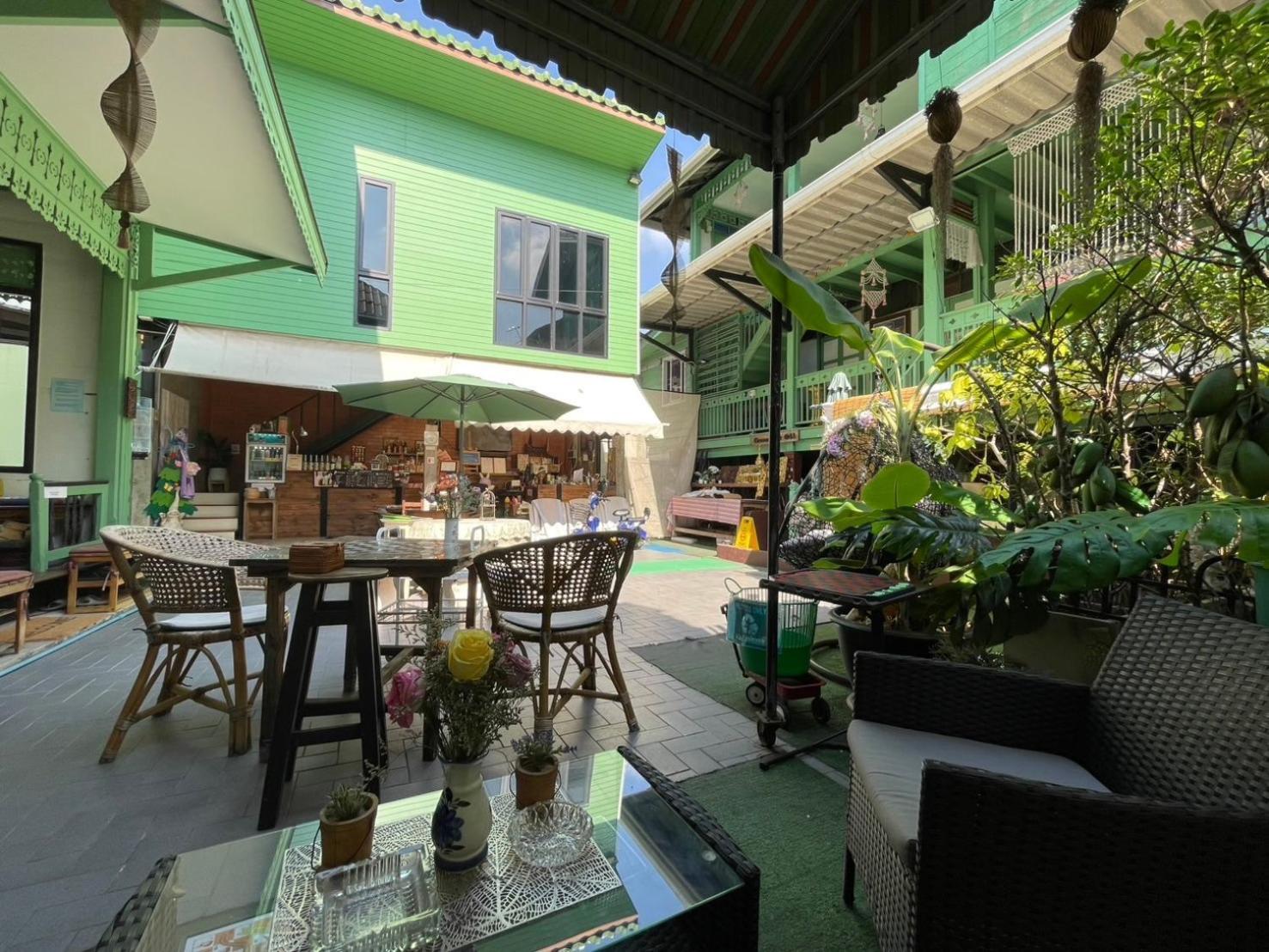 Green Teak House Bangkok Buitenkant foto