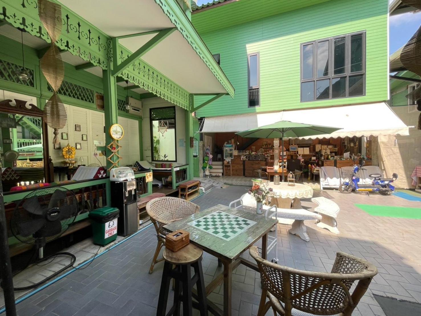 Green Teak House Bangkok Buitenkant foto