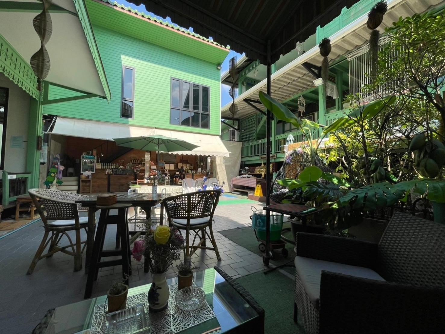 Green Teak House Bangkok Buitenkant foto