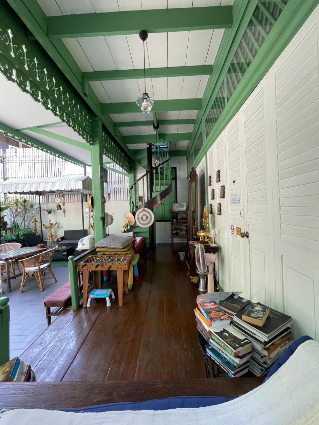 Green Teak House Bangkok Buitenkant foto