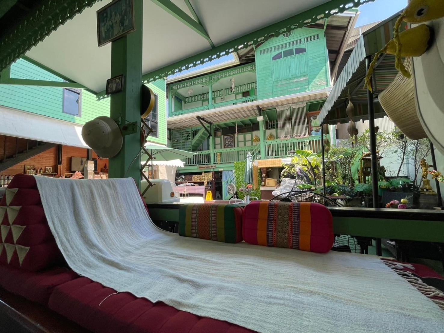 Green Teak House Bangkok Buitenkant foto