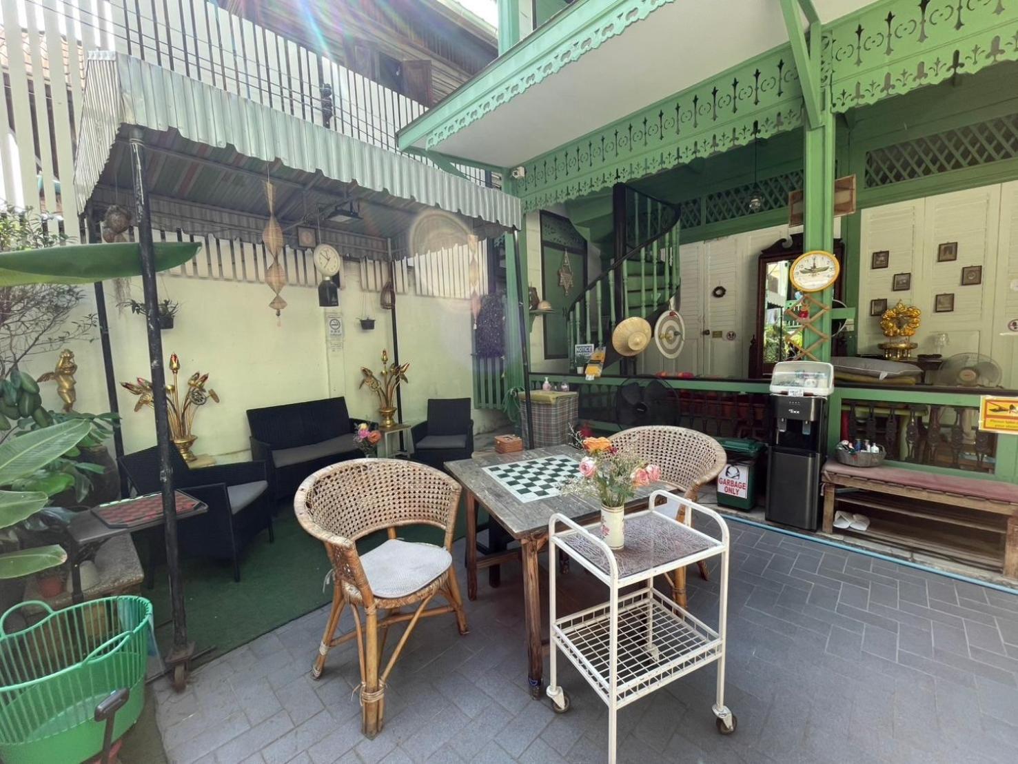Green Teak House Bangkok Buitenkant foto