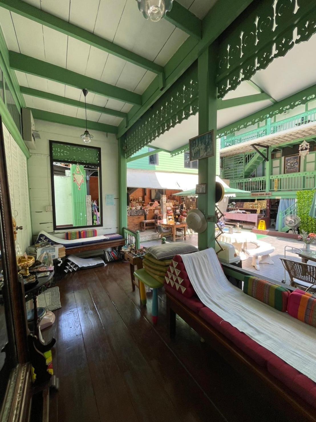 Green Teak House Bangkok Buitenkant foto