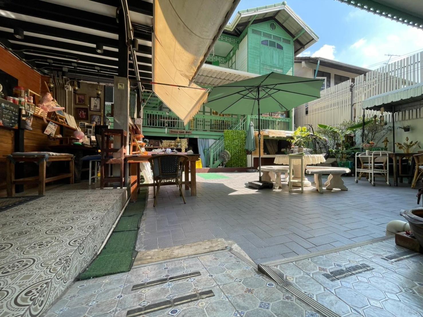 Green Teak House Bangkok Buitenkant foto