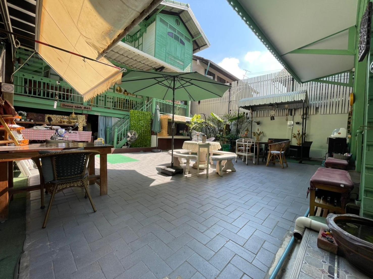 Green Teak House Bangkok Buitenkant foto