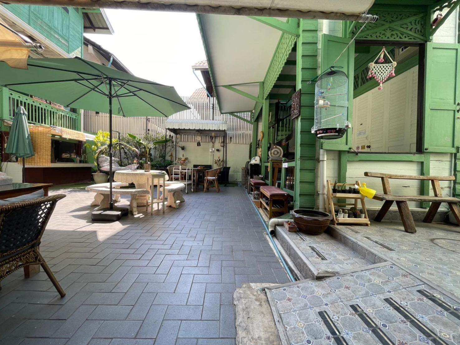 Green Teak House Bangkok Buitenkant foto