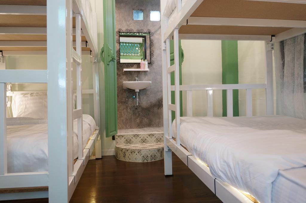 Green Teak House Bangkok Buitenkant foto