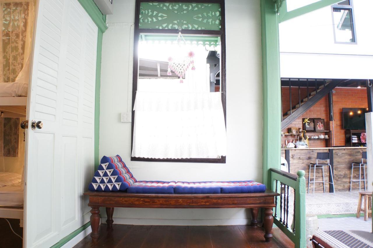 Green Teak House Bangkok Buitenkant foto