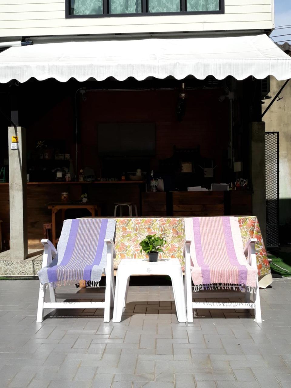 Green Teak House Bangkok Buitenkant foto